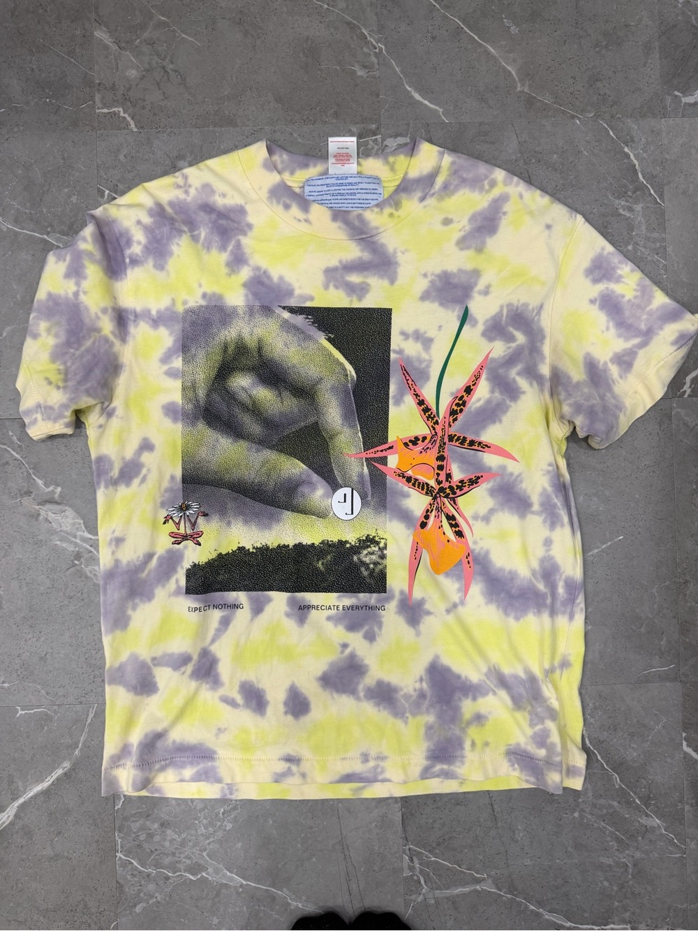Jungles Expect Nothing Yellow Tie Dye Cotton Tee Size Medium Very Good Condition